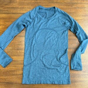 Lululemon Womens 4 Swiftly Tech Long Sleeve Top Ink Blue Stretch 2.0 Run Hip